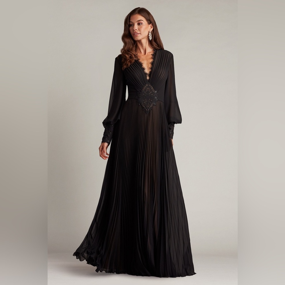 Tadashi Shoji Black V-Neck Pleated Long-Sleeve Gown